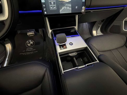 Used 2025 Land Rover Range Rover Long Wheelbase SE image 17