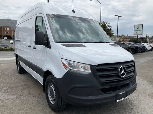 Used 2022 Mercedes-Benz Sprinter 2500 image 44