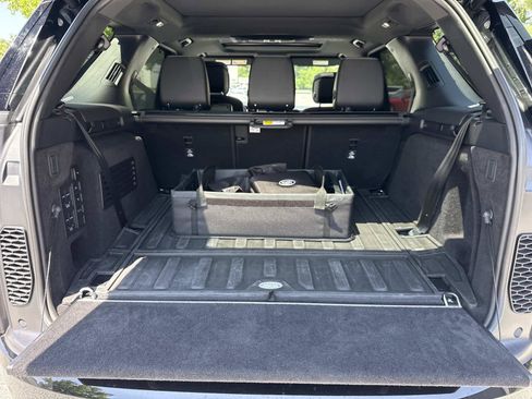 Used 2024 Land Rover Discovery Metropolitan Edition AWD/4WD image 29