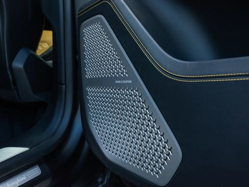 Used 2020 Lamborghini Urus image 31