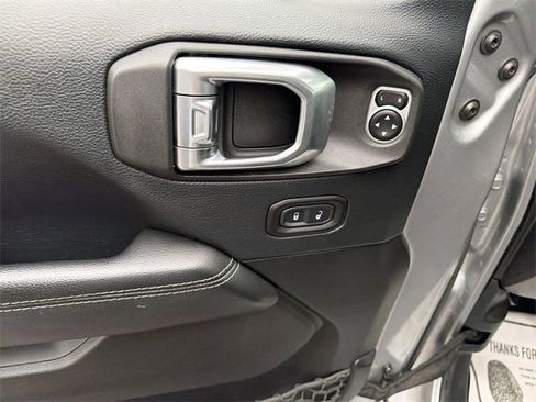 Used 2018 Jeep Wrangler Unlimited Sahara image 14