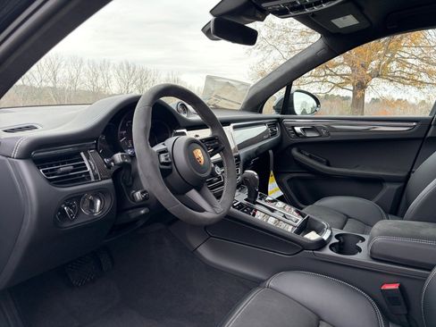 New 2026 Porsche Macan GTS image 4
