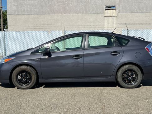 Used 2013 Toyota Prius Three FWD image 2
