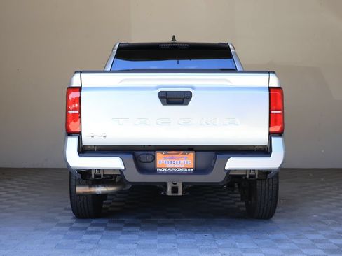 Used 2024 Toyota Tacoma SR5 AWD/4WD image 12