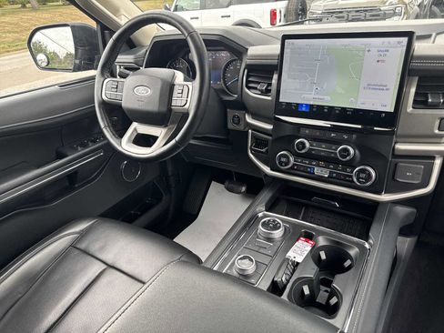 Used 2024 Ford Expedition XLT image 23