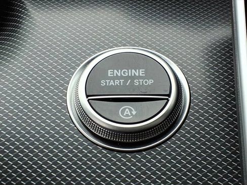 Used 2025 Mercedes-Benz C 300 4MATIC Sedan image 25