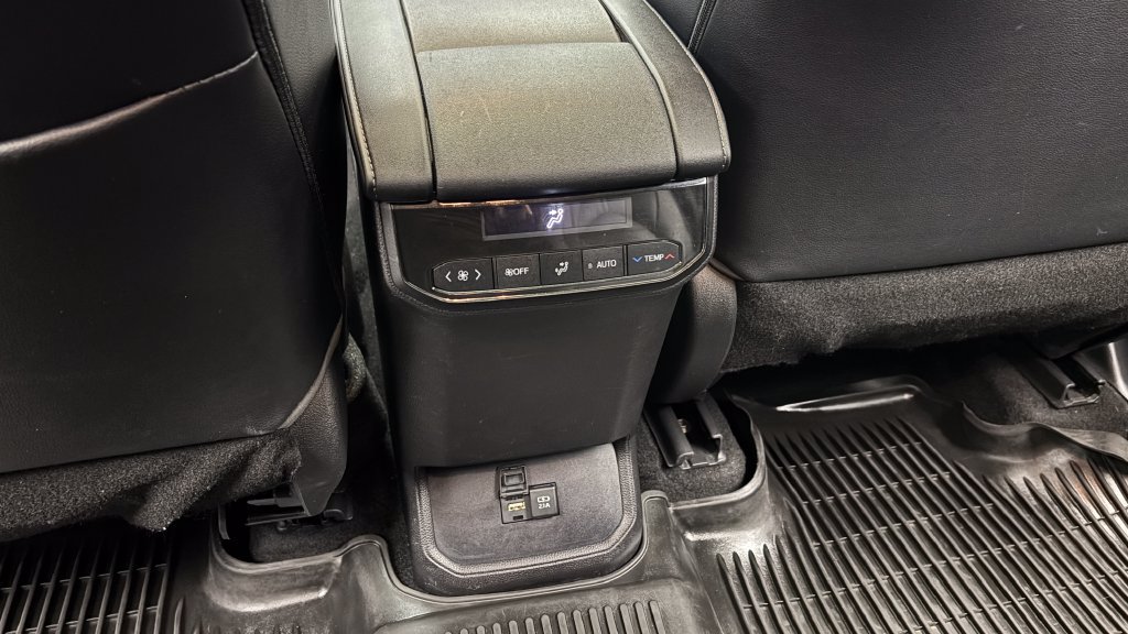 Certified 2021 Toyota Highlander XLE AWD/4WD image 31