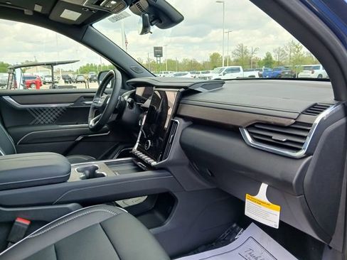 New 2026 GMC Acadia Denali w/ Super Cruise Package AWD/4WD image 17