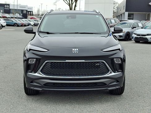 Used 2024 Buick Encore GX Sport Touring image 2