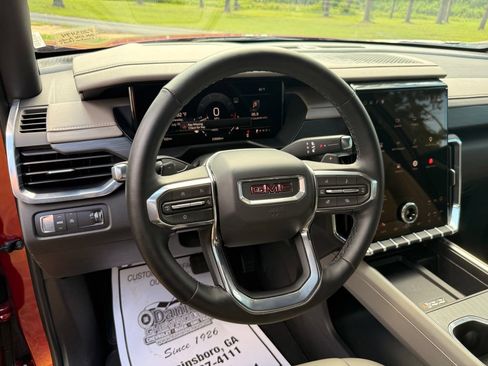 Used 2026 GMC Acadia Elevation w/ Elevation Premium Package FWD image 15