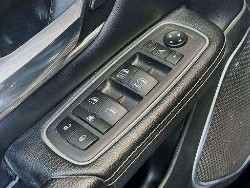 Used 2022 RAM 1500 Laramie AWD/4WD image 17