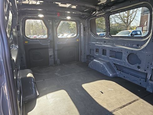 Used 2022 Ford E-Transit Low Roof image 11
