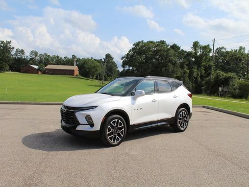 Used 2024 Chevrolet Blazer RS w/ Driver Confidence II Package FWD image 2