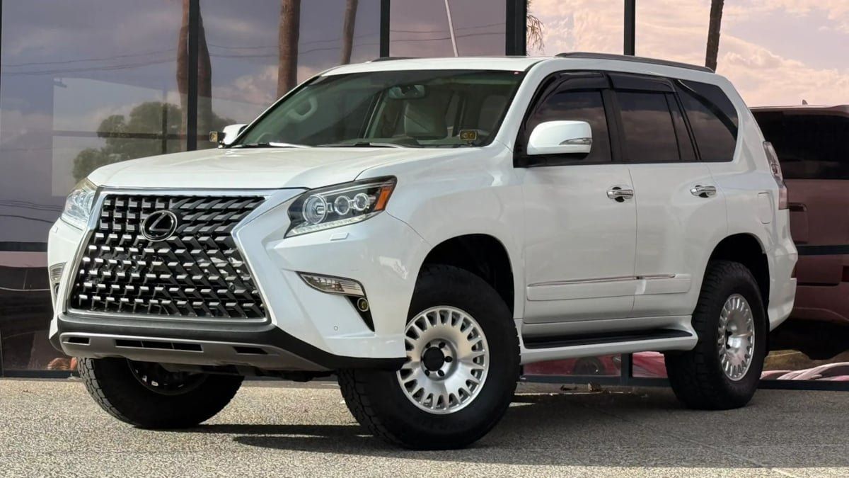 Used 2014 Lexus GX 460 w/ Premium Package AWD/4WD image 2