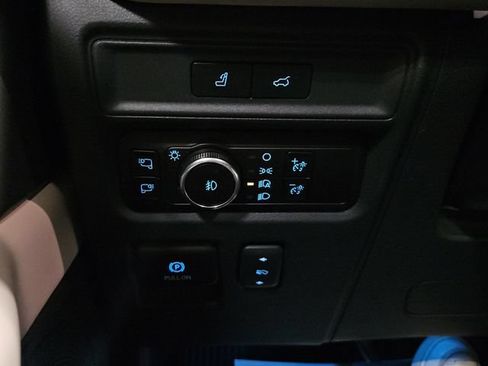 Used 2023 Ford Expedition Platinum AWD/4WD image 34