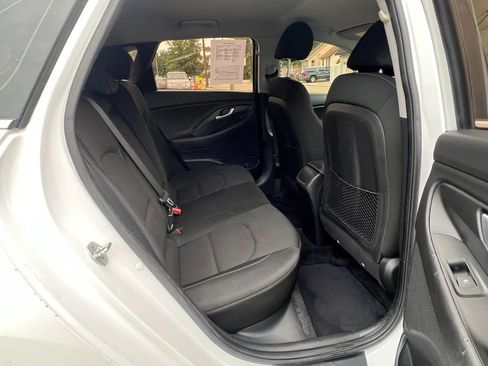 Used 2019 Hyundai Elantra GT FWD image 28