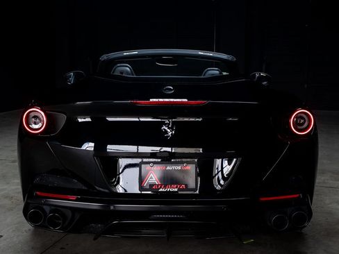 Used 2019 Ferrari Portofino RWD image 12