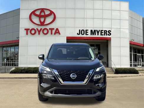 Used 2023 Nissan Rogue S image 3