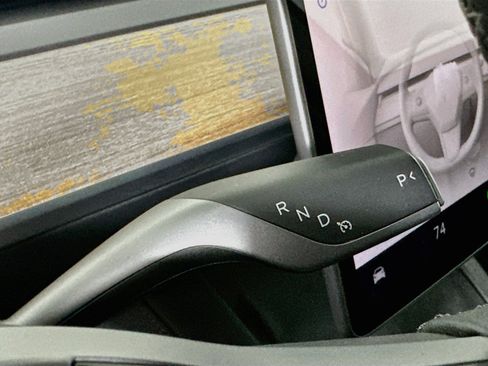 Used 2023 Tesla Model Y 2WD image 24