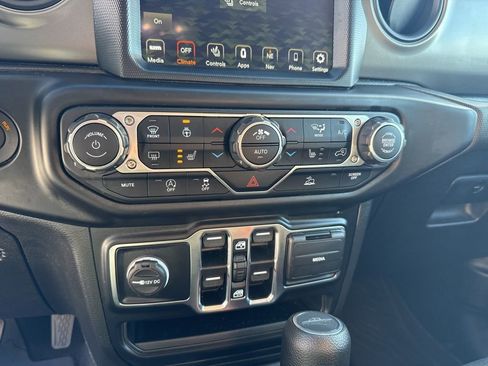 Used 2022 Jeep Gladiator Willys image 18
