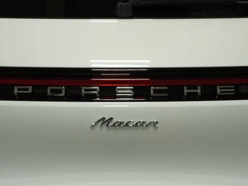 Certified 2026 Porsche Macan AWD/4WD image 38