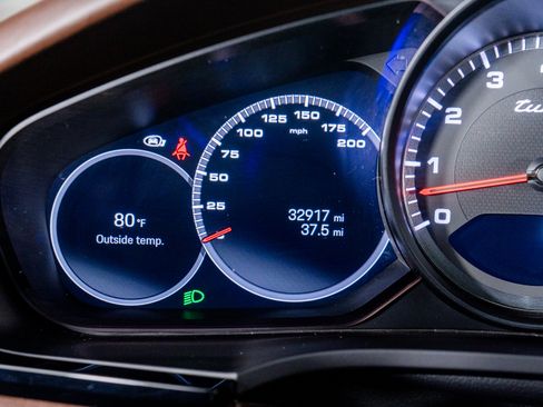 Used 2023 Porsche Cayenne Turbo image 43