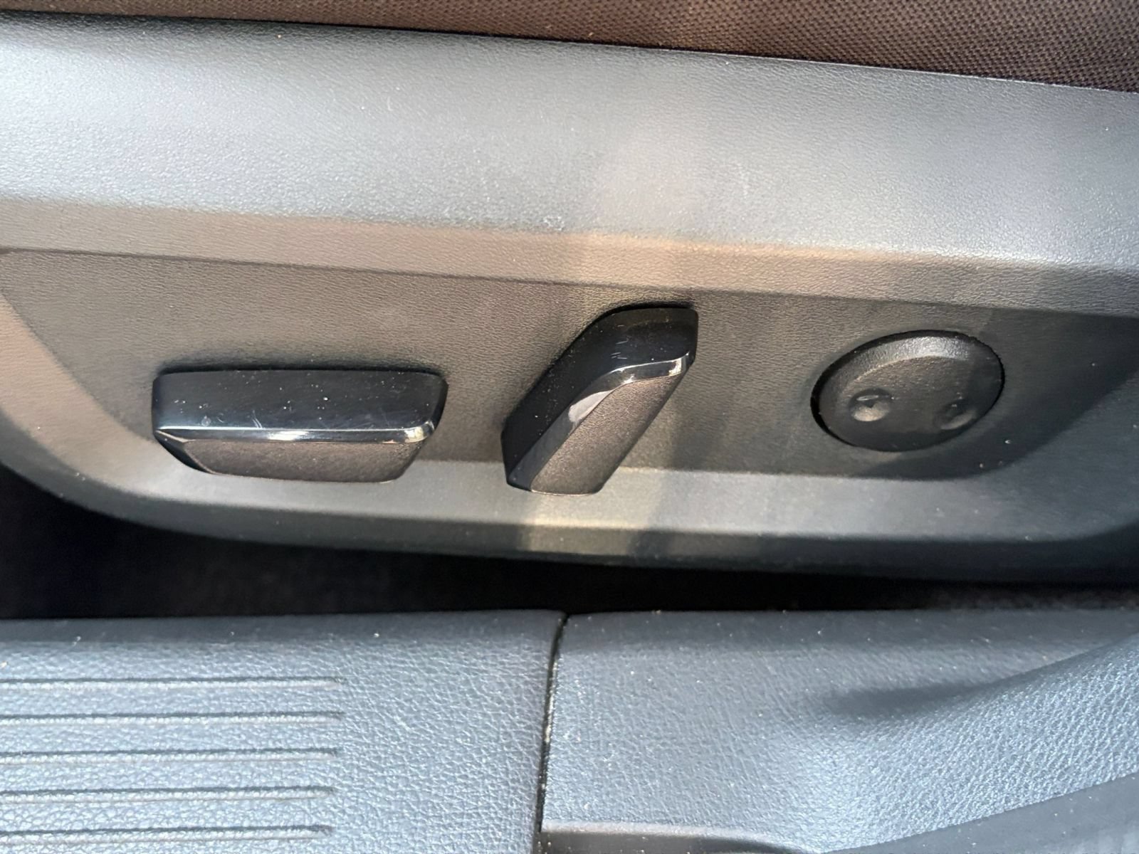 Used 2025 Nissan Rogue SV FWD image 22