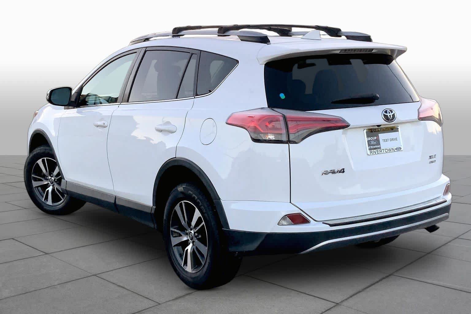 Used 2018 Toyota RAV4 XLE w/ Plus Extra Value Package AWD/4WD image 11