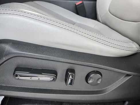 Used 2025 Honda Pilot Touring image 14