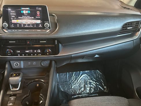 Used 2023 Nissan Rogue SV FWD image 32