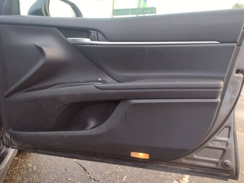 Used 2019 Toyota Camry SE image 15