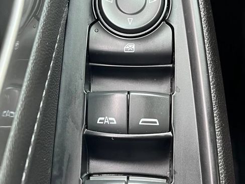 Used 2023 Chevrolet Traverse LT AWD/4WD image 6
