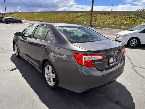 Used 2014 Toyota Camry SE image 4