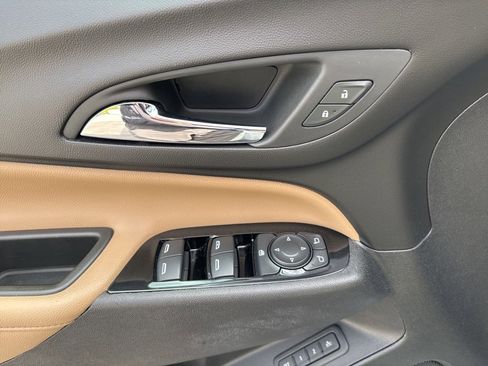 Used 2024 Chevrolet Equinox Premier image 15