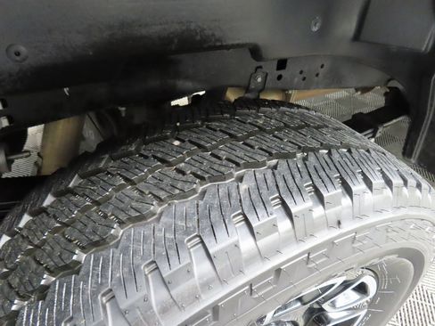 Used 2025 Ford F250 Platinum w/ FX4 Off-Road Package image 42