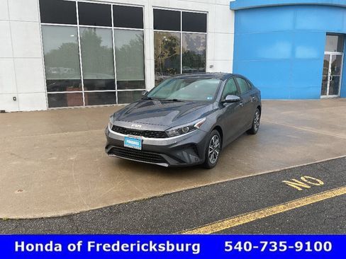 Used 2023 Kia Forte LXS w/ LXS Technology Package FWD image 2