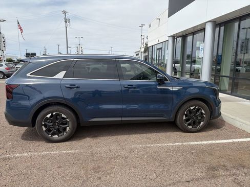 Certified 2024 Kia Sorento S w/ Panoramic Sunroof Package image 10