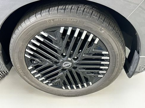 Used 2024 Nissan Leaf SV Plus image 11