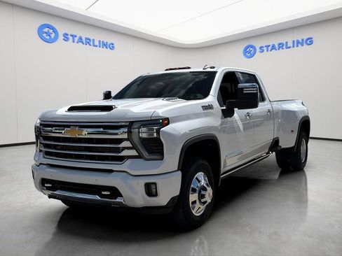 Used 2024 Chevrolet Silverado 3500 High Country w/ High Country Premium Package AWD/4WD image 2