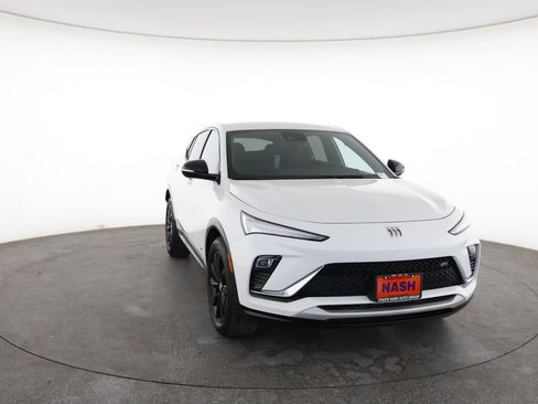 Used 2025 Buick Envista Sport Touring image 3