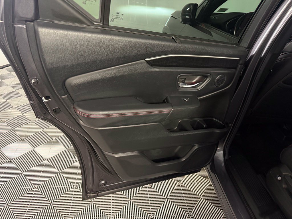 Used 2025 Honda Pilot Black Edition image 27