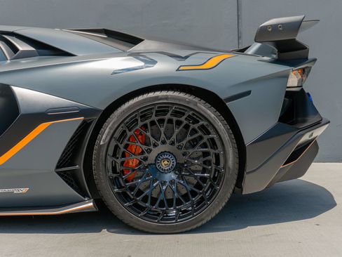 Used 2019 Lamborghini Aventador SVJ AWD/4WD image 21