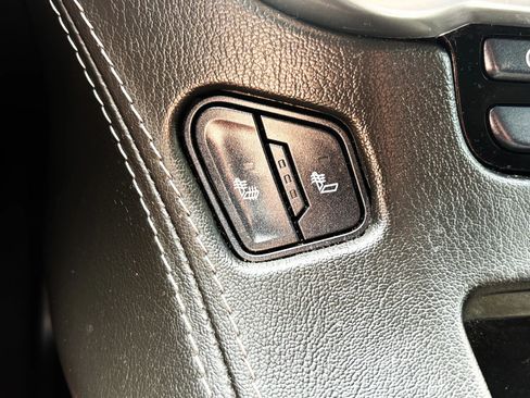 Used 2019 Chevrolet Suburban LT image 29