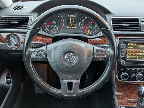 Used 2013 Volkswagen Passat 2.5 SEL Premium image 23