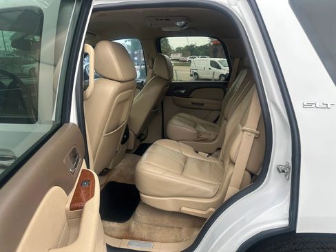 Used 2007 GMC Yukon SLT w/ SLT Preferred Equipment Group image 12
