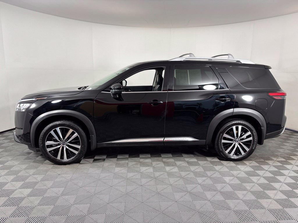 Used 2023 Nissan Pathfinder Platinum w/ Cargo Package AWD/4WD image 17