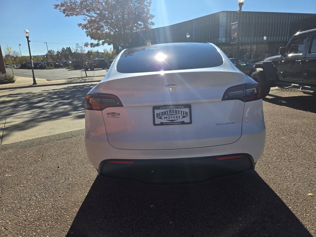 Used 2023 Tesla Model Y Long Range AWD/4WD image 9