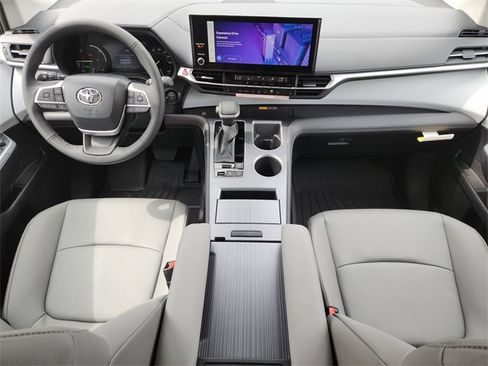 New 2026 Toyota Sienna XLE image 20