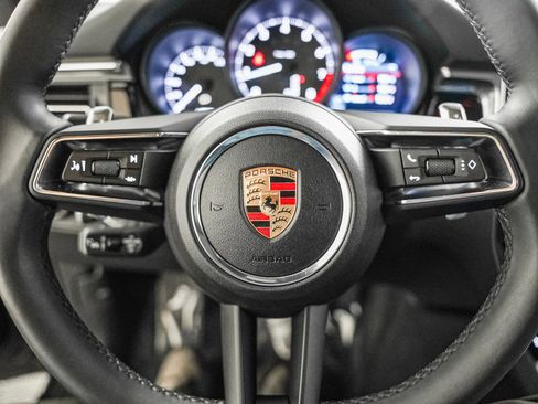 Certified 2025 Porsche Macan image 17