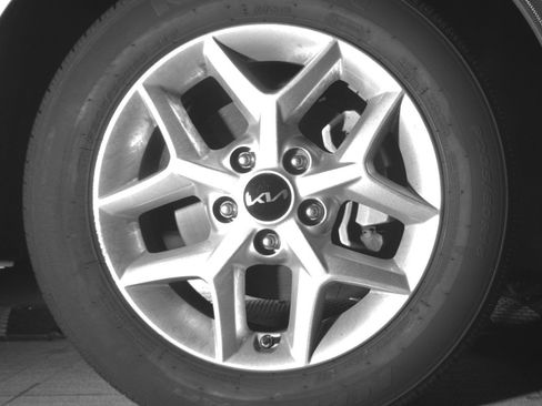Used 2025 Kia Soul LX w/ LX Technology Package FWD image 16